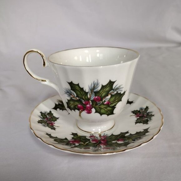 Vintage Royal Stuart Fine Bone China Allyn Nelson Collection Christmas Teacup - Picture 1 of 10